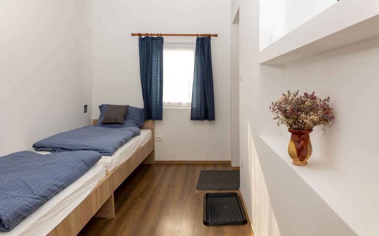 Takacs Pince Apartman Hajos Exterior foto