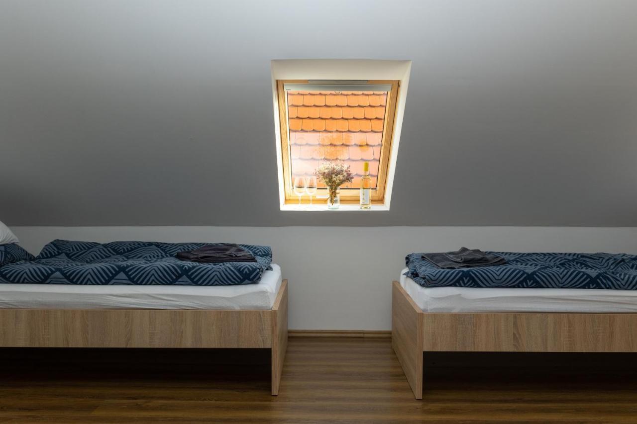 Takacs Pince Apartman Hajos Exterior foto